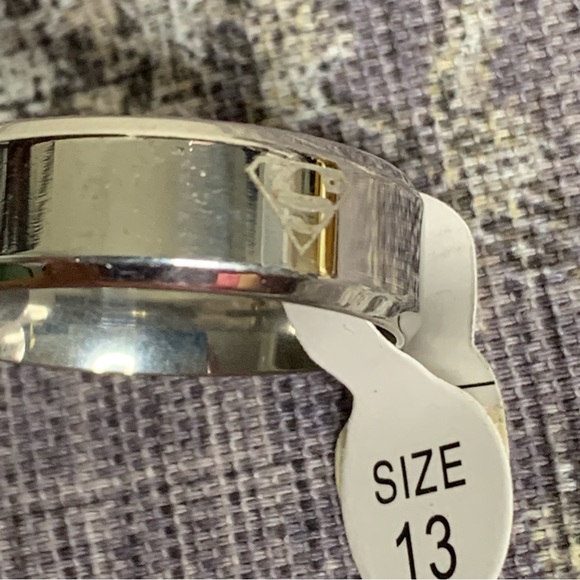 NWT Men’s Thick Etched Superman Ring - Picture 7 of 9